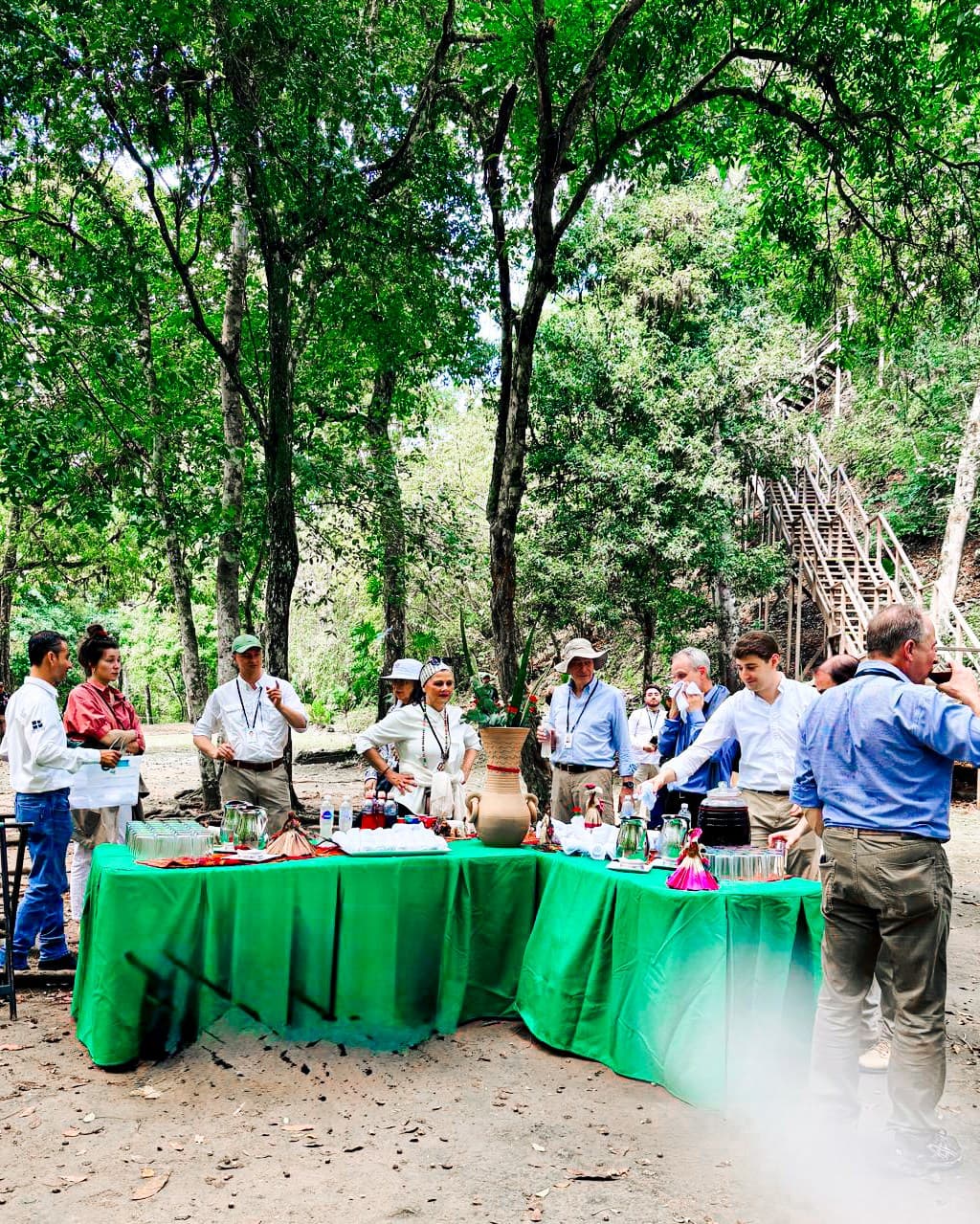 Servicio de catering preparado para la delegación oficial
